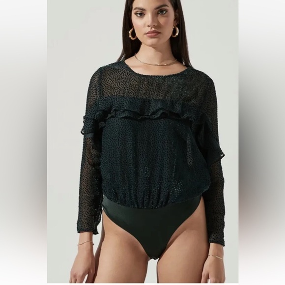 NWOT ASTR the Label LUCILLE LONG SLEEVE RUFFLE BODYSUIT Small Dark Green - Picture 1 of 4